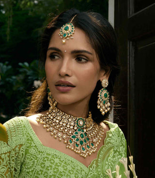 Awiadia green zircon necklace and earrings