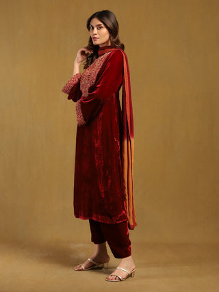 Red pushp kurta set