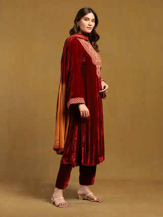 Red pushp kurta set