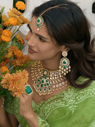 Awiadia green zircon necklace and earrings
