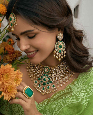 Awiadia green zircon necklace and earrings
