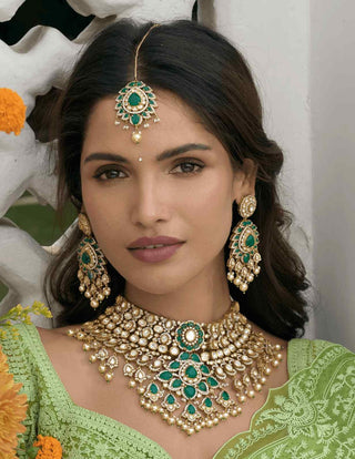 Awiadia green zircon necklace and earrings