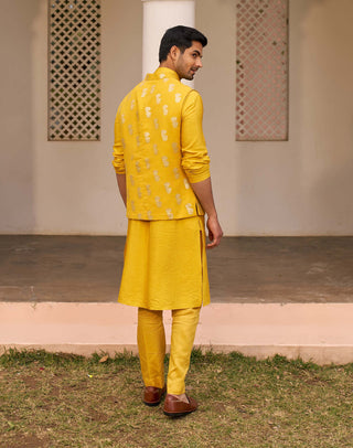 Chhavvi Aggarwal Men-Yellow Kurta Set And Bundi-INDIASPOPUP.COM