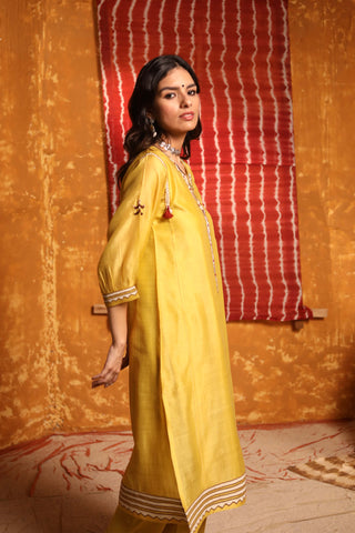 Shivani Bhargava-Mustard Triangle Appliqué Kurta Set-INDIASPOPUP.COM