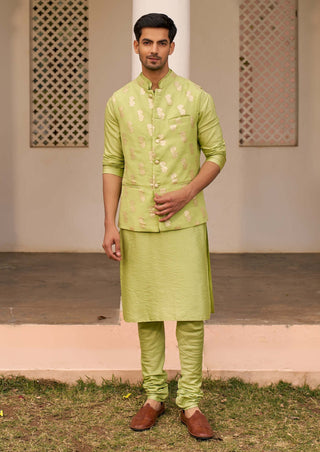 Green kurta set and bundi