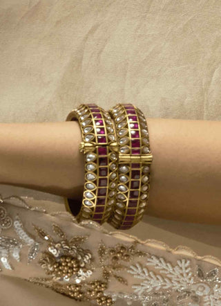 Elavarasi red kundan bangles