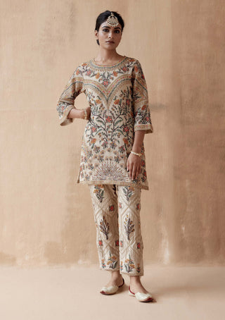 Aman Takyar-Ivory Floral Embroidery Kurta And Pants-INDIASPOPUP.COM