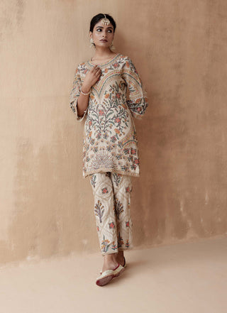 Aman Takyar-Ivory Floral Embroidery Kurta And Pants-INDIASPOPUP.COM