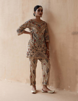 Aman Takyar-Ivory Floral Embroidery Kurta And Pants-INDIASPOPUP.COM