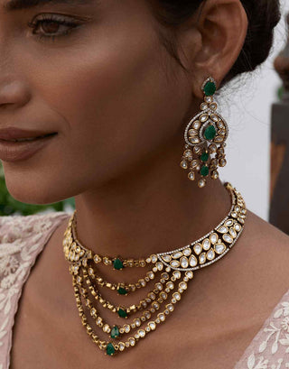 Vaidehi green kundan necklace and earrings