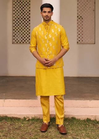 Chhavvi Aggarwal Men-Yellow Kurta Set And Bundi-INDIASPOPUP.COM