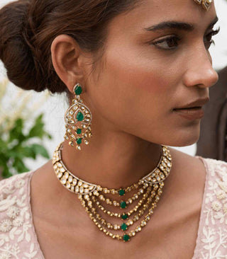 Vaidehi green kundan necklace and earrings