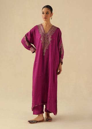 Saaz magenta phiran and pants