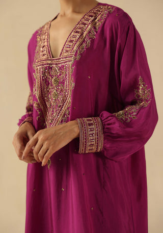 Saaz magenta phiran and pants