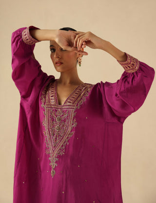 Saaz magenta phiran and pants