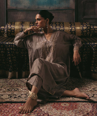 Saaz gold phiran and pants
