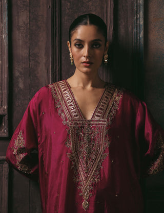 Saaz magenta phiran and pants