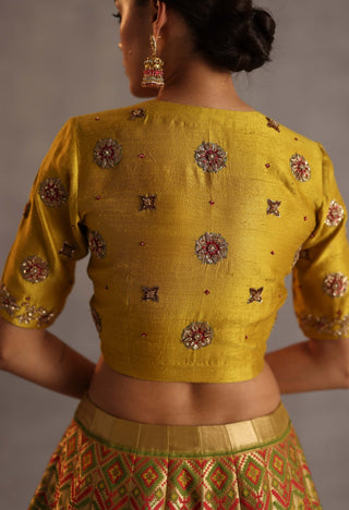 Saras yellow lehenga set