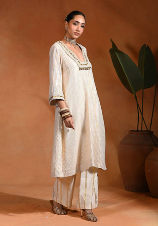 Ivory kurta and pants set with metal accents