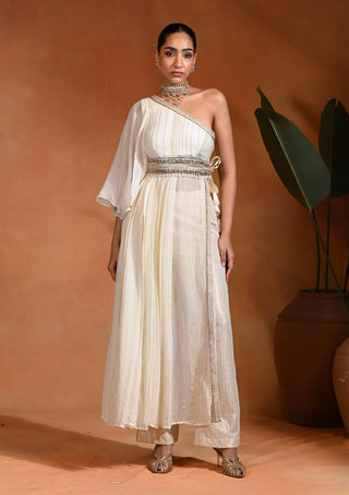 Ivory kurta with pants and belt