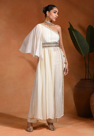 Ivory kurta with pants and belt