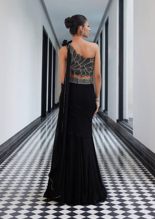 Finely black one shoulder top and kali skirt