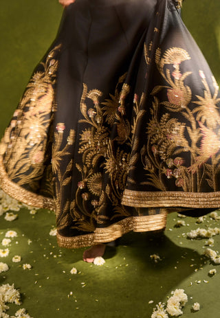 Huda black lehenga set