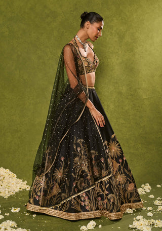 Huda black lehenga set