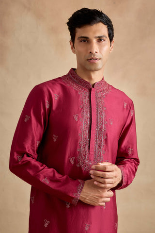 Aarsh magenta kurta with churidar