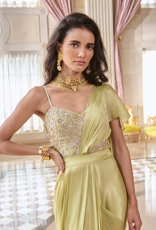 Pista corset-style blouse and sari