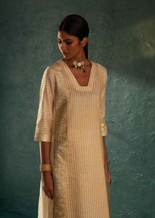 Charkhee-Off-White Gota Kurta Set-INDIASPOPUP.COM