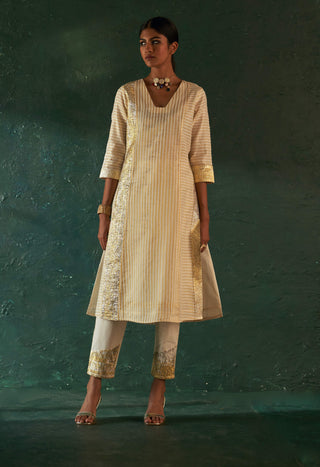 Charkhee-Off-White Gota Kurta Set-INDIASPOPUP.COM