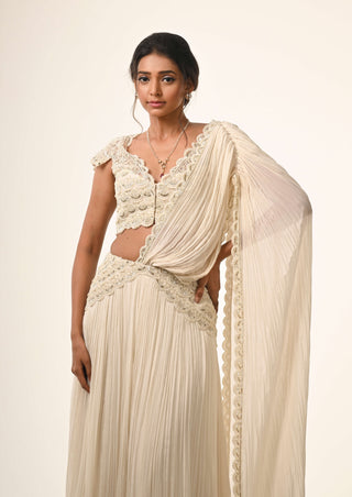 Ivory scallop blouse and gathered sari