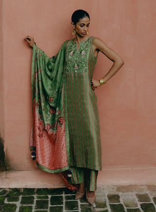 Green Printed Gathered Kurta Set by Drishti & Zahabia, available on Indiaspopup.com