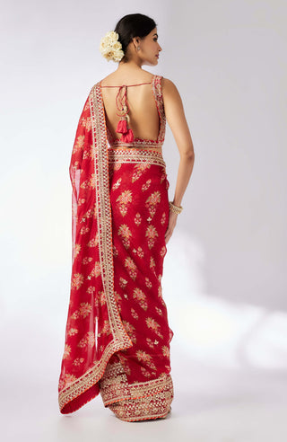 Mahira Red Sari And Blouse by Gopi Vaid, available on Indiaspopup.com