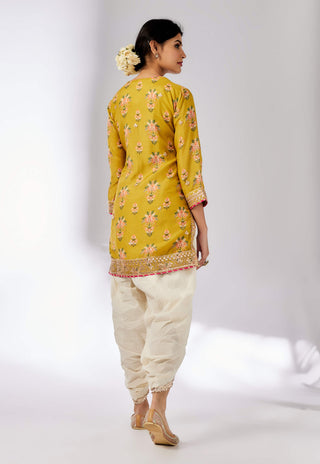 Moulika Mustard Tunic And Dhoti Set by Gopi Vaid, available on Indiaspopup.com