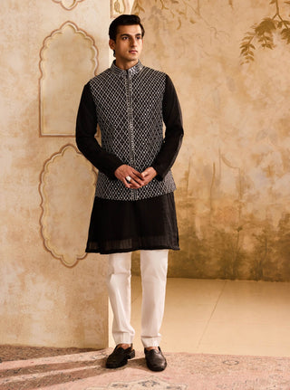 Black & white embroidered bundi jacket and kurta set