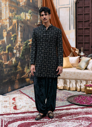 Black parashu kurta and pants