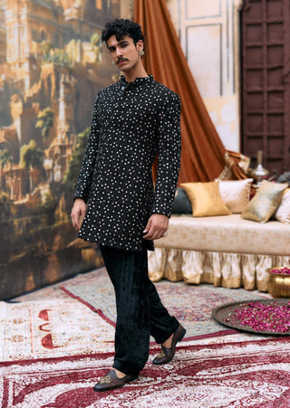 Black parashu kurta and pants
