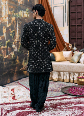 Black parashu kurta and pants