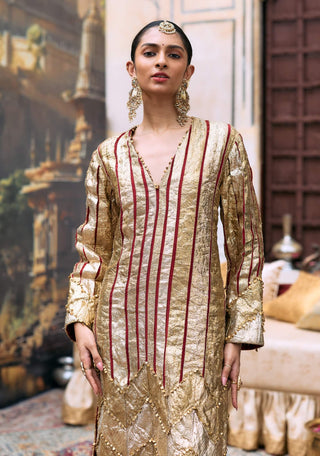 Red suvarna kurta set