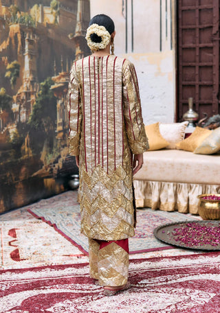 Red suvarna kurta set