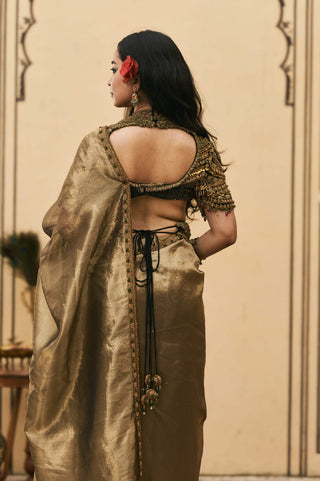 Krishnavarna jadaau black sari set