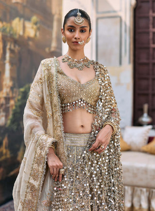 Gold mangalmurti lehenga set