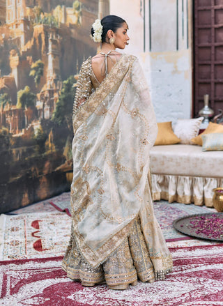 Gold mangalmurti lehenga set