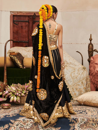 Sheesh Shyama Black Lehenga Set by Itrh available on Indiaspopup.com