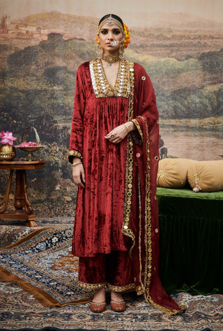 Surkh Shaahi Red Velvet Kurta Set by Itrh available on Indiaspopup.com