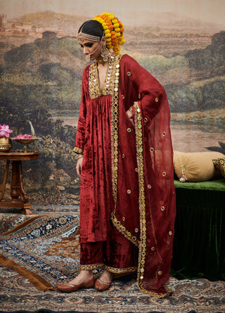 Surkh Shaahi Red Velvet Kurta Set by Itrh available on Indiaspopup.com