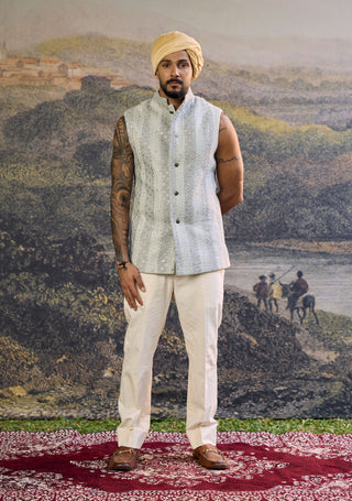 Zoravar steel gray chikankari bundi and pant