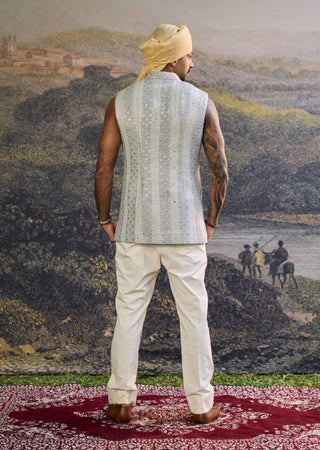 Zoravar steel gray chikankari bundi and pant